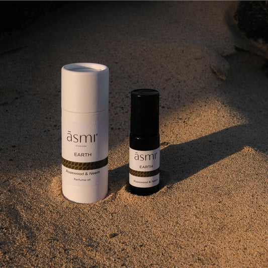 Erleben Sie natürliche Luxuspflege mit dem Parfümöl „ERDE“ von āsmi Ayurveda!